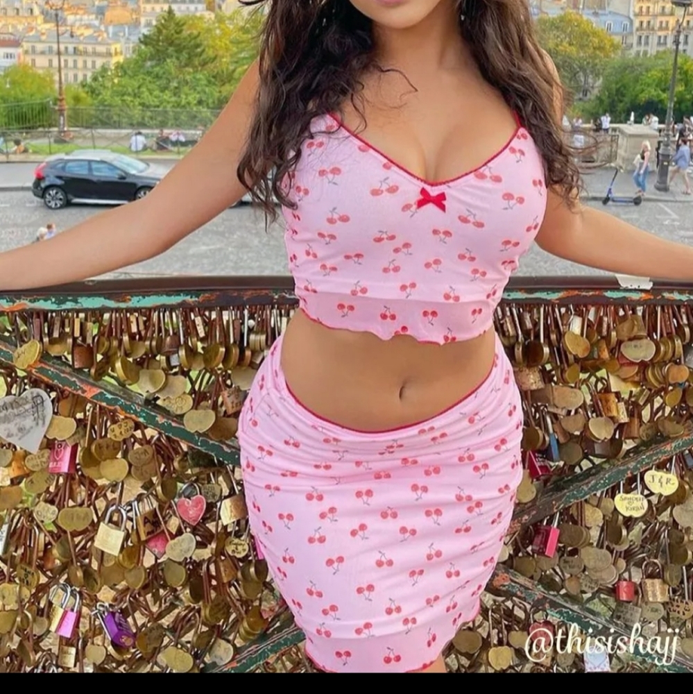 🍒 Two Piece Cherry Set 🍒 - Picture 3 of 4